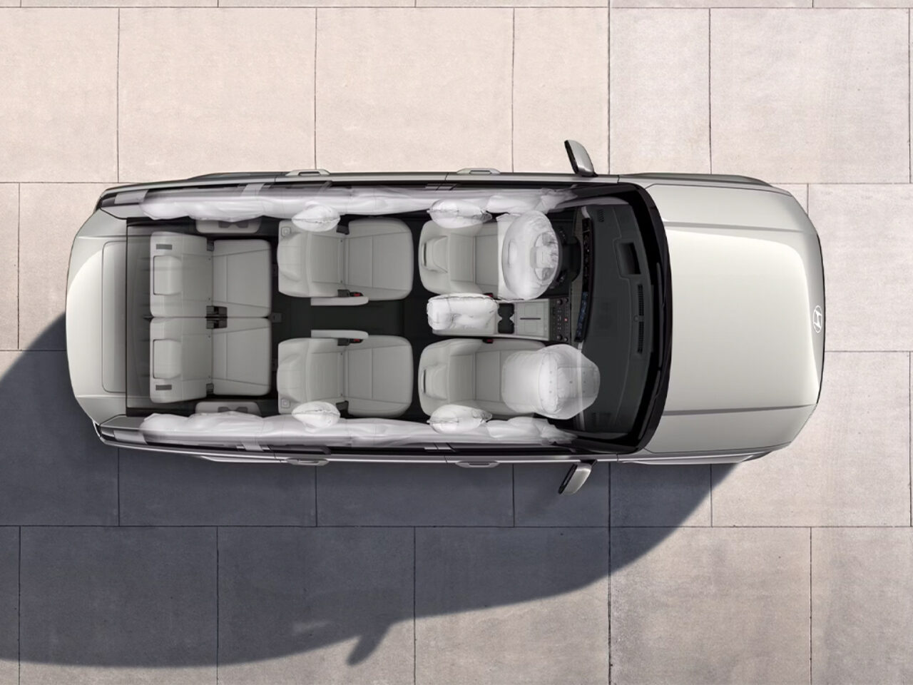 10 airbags voor optimale veiligheid.