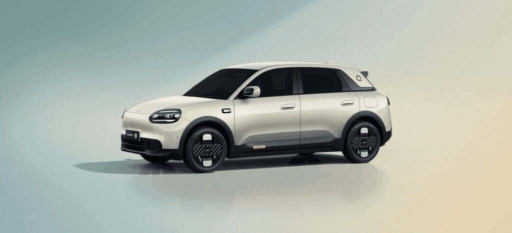 Chery Q side view